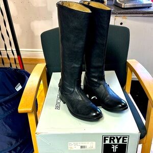 Women’s Frye zip back leather boots riding style fully reconditioned size 9